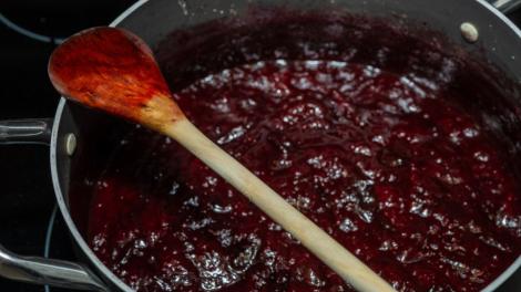 Cum se prepară magiunul de prune fără zahăr. Rețeta tradițională cu un singur ingredient