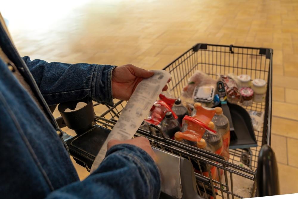 Cum să economisești bani &icirc;n fiecare lună, c&acirc;nd toate s-au scumpit. 10 schimbări simple care &icirc;ți protejează bugetul