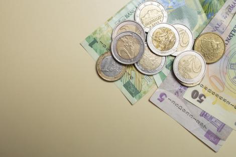 Euro a atins un nou maxim istoric &icirc;n fața leului. C&acirc;t a ajuns să coste moneda europeană și ce &icirc;nseamnă pentru rom&acirc;ni
