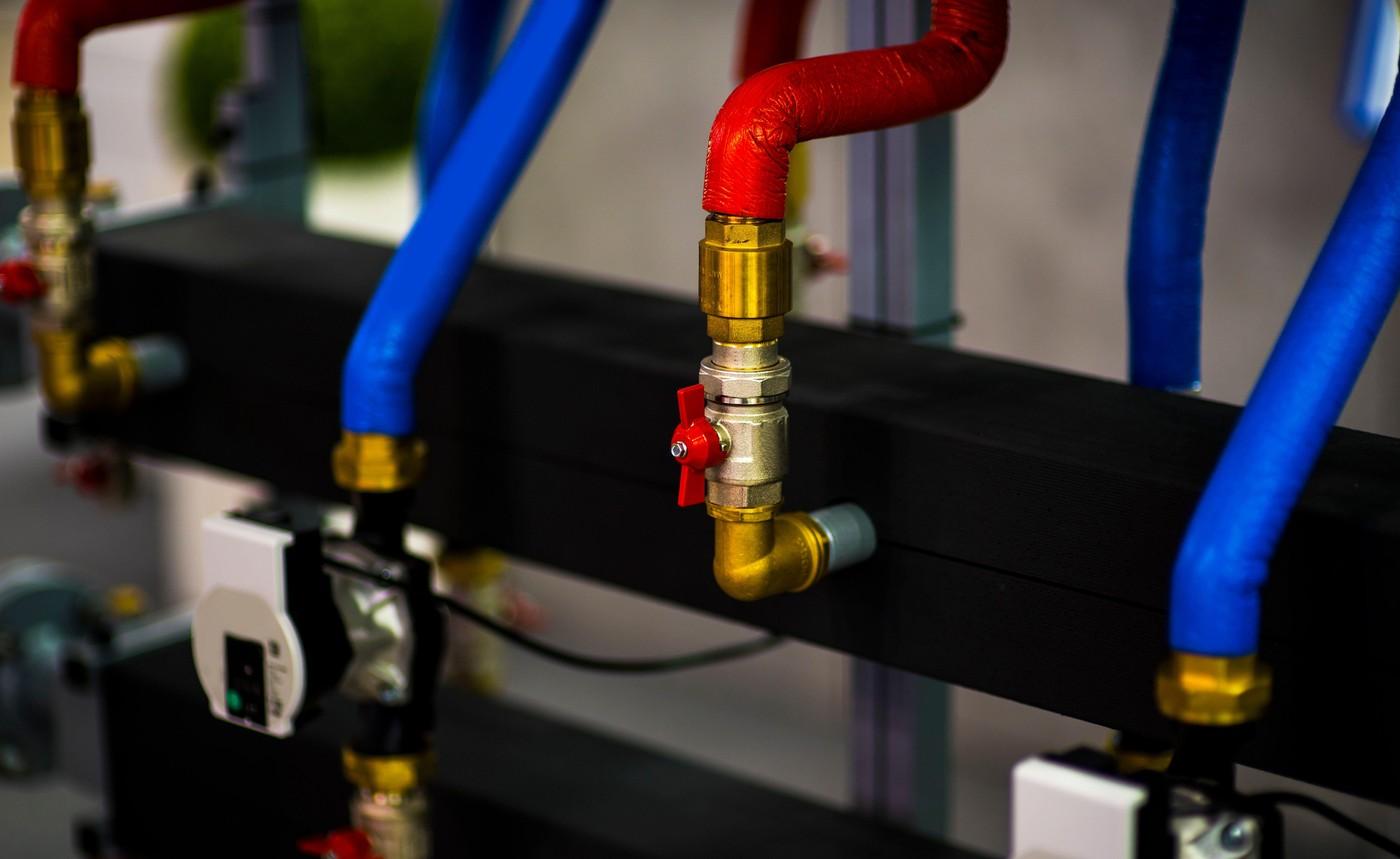 Ce distanță trebuie să existe &icirc;ntre țevile de gaz și cablurile electrice. Regulile de siguranță pe care trebuie să le știi
