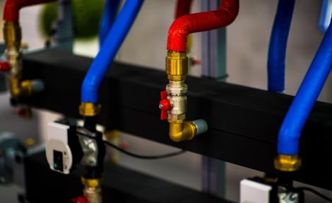 Ce distanță trebuie să existe &icirc;ntre țevile de gaz și cablurile electrice. Regulile de siguranță pe care trebuie să le știi