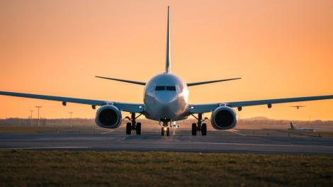 Aterizare de urgență după turbulențe puternice. Opt persoane au ajuns la spital. Ce s-a &icirc;nt&acirc;mplat &icirc;n avion
