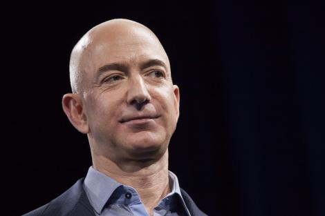 Jeff Bezos anunță cum ar putea inteligența artificială să schimbe săptăm&acirc;na de lucru. Oamenii ar putea munci mai puțin
