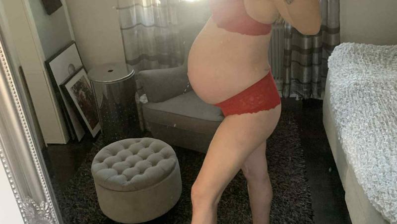 Femeia în vârstă de 50 de ani care a născut tripleți. Cum e posibil și care e explicația medicilor