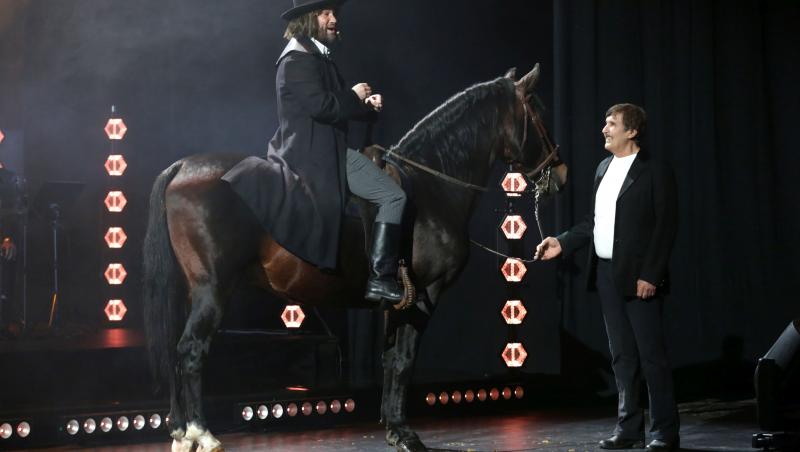 Mama lui Mihai Bendeac, cadou special de ziua artistului. Ce i-a oferit Emilia Bendeac și ce urări a mai primit el la 43 de ani