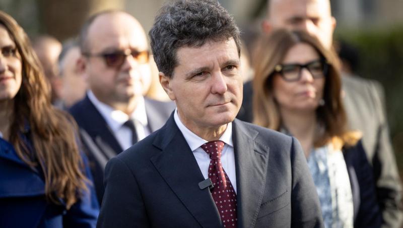 Ce cadouri a primit Nicușor Dan de când a ajuns președinte. Cel mai scump este o fotografie cu autograf de la regele Charles