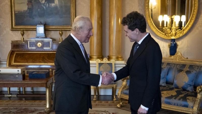 Ce cadouri a primit Nicușor Dan de când a ajuns președinte. Cel mai scump este o fotografie cu autograf de la regele Charles