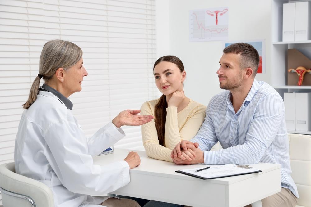 Infertilitatea, unul dintre motivele principale ale scăderii natalității în România. Cauzele medicale, explicate de specialist