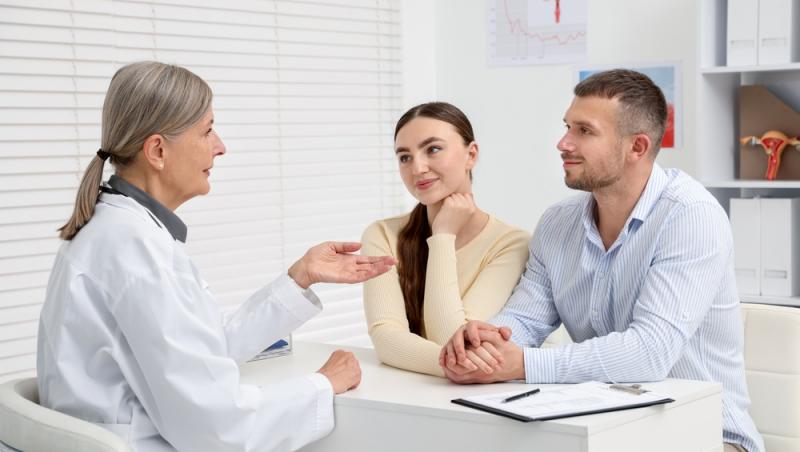 Infertilitatea, unul dintre motivele principale ale scăderii natalității &icirc;n Rom&acirc;nia. Cauzele medicale, explicate de specialist