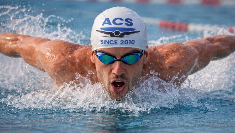 Un &icirc;notător &icirc;n bazin