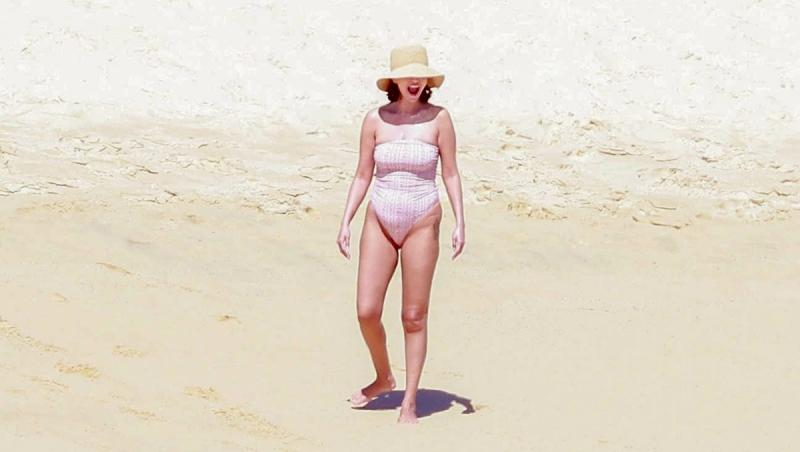 Selena omez pe plajă &icirc;n Mexic, 2026