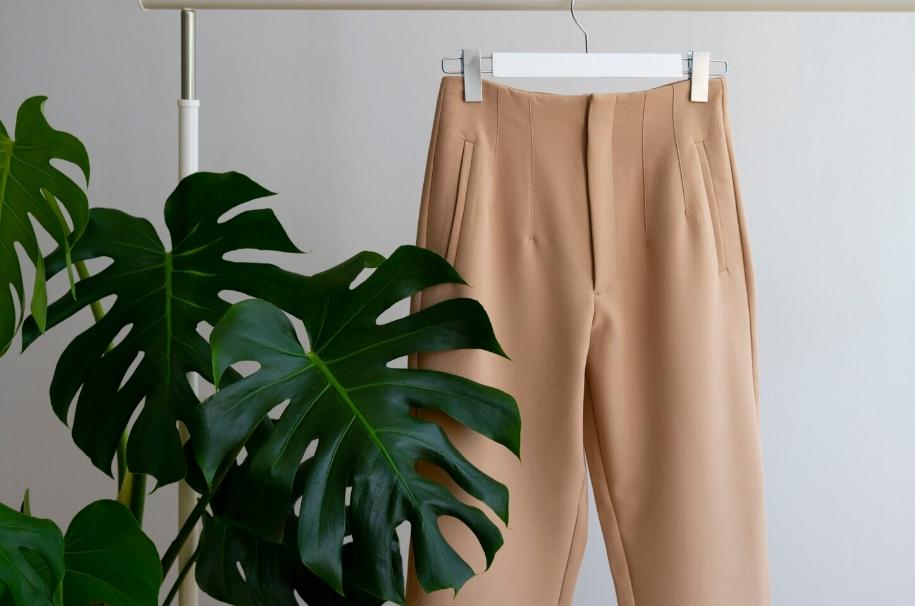 (P) Cu ce se poartă pantalonii largi. Idei de ținute moderne pentru un stil relaxat