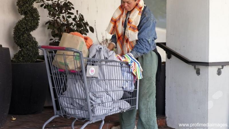 A fost o mare frumusețe de la Hollywood, dar a ajuns să caute prin tomberoane. Imagini îngrijorătoare cu vedeta care făcea furori