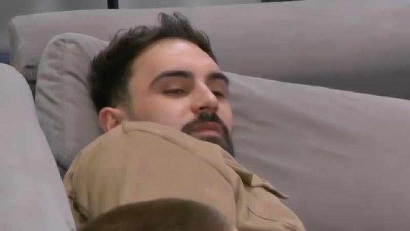 Mireasa, sezon 13. Alexandru i-a spus Giuliei că o fată îi aruncă priviri intense. Despre cine este vorba: „Se uită la mine!”