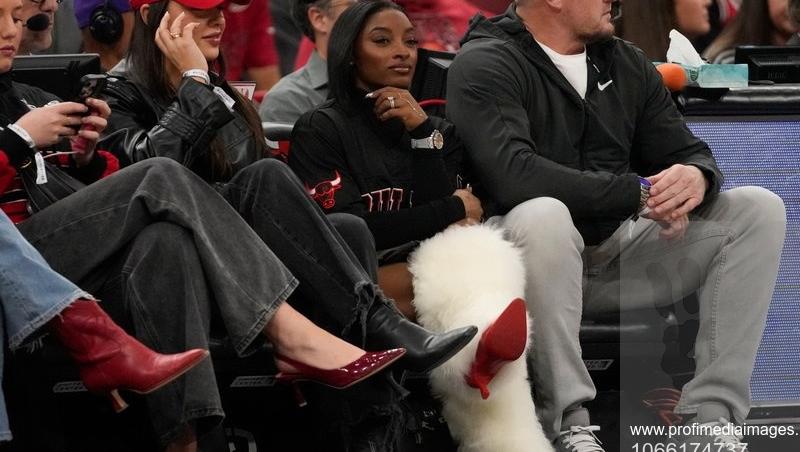 Simone Biles, schimbarea de look cu care și-a surprins fanii! Cum arată gimnasta după ce s-a făcut blondă și și-a pus silicoane