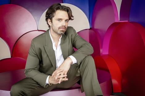 Prima imagine cu Sebastian Stan &icirc;n filmul regizat de Cristian Mungiu. Transformarea incredibilă a celebrului actor