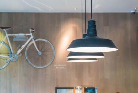 (P) Lustra LED nu este doar un corp de iluminat. Este decizia care schimbă o &icirc;ncăpere