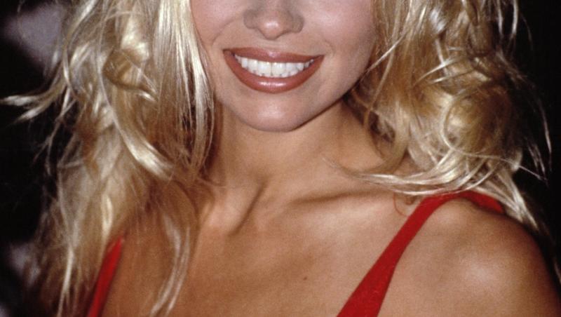 Următoarea Pamela Anderson? Cine e actrița celebră care va juca în noul serial „Baywatch”. Face furori oriunde apare