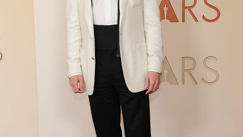 Jack O'Connell, apariție surprinzătoare la Premiile Oscar 2026. Detaliul observat de fani când au dat zoom pe poze