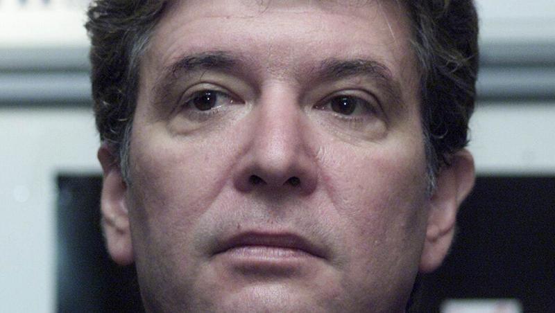 VIDEO | Dan Bittman, în lacrimi pe scenă după moartea colegului său, Mugurel Vrabete. Artistul a cântat cu greu piesa „Vine o zi”