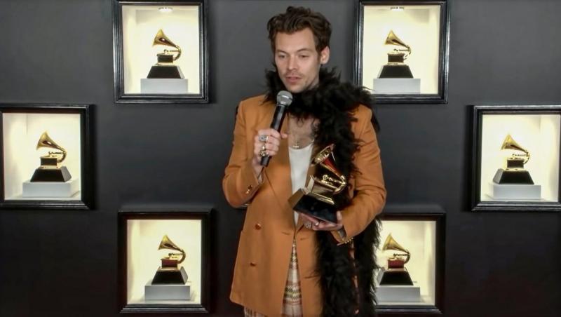 Harry Styles a cântat cu Orchestra Naţională Simfonică a României. Cum a sunat momentul de la Saturday Night Live