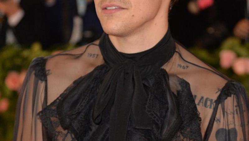 Harry Styles a cântat cu Orchestra Naţională Simfonică a României. Cum a sunat momentul de la Saturday Night Live