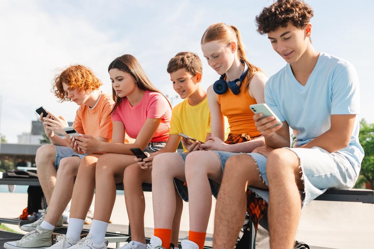 Modurile secrete &icirc;n care copiii folosesc AI. Părinții nu știu ce fac pe platformele de inteligență artificială
