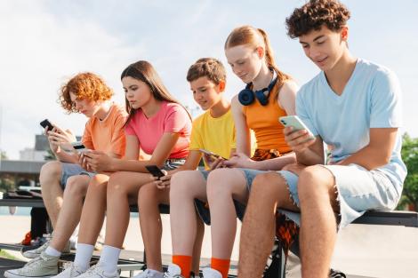 Modurile secrete &icirc;n care copiii folosesc AI. Părinții nu știu ce fac pe platformele de inteligență artificială