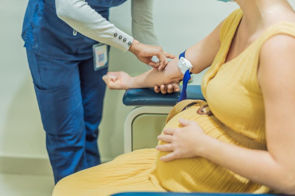 Analize de s&acirc;nge &icirc;n sarcină: ghid complet pe trimestre