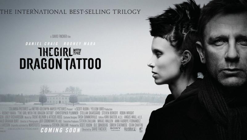 Cum arată astăzi actrița din „The girl with the dragon tattoo”. S-a lăsat fotografiată doar în sacou, fără sutien și bluză