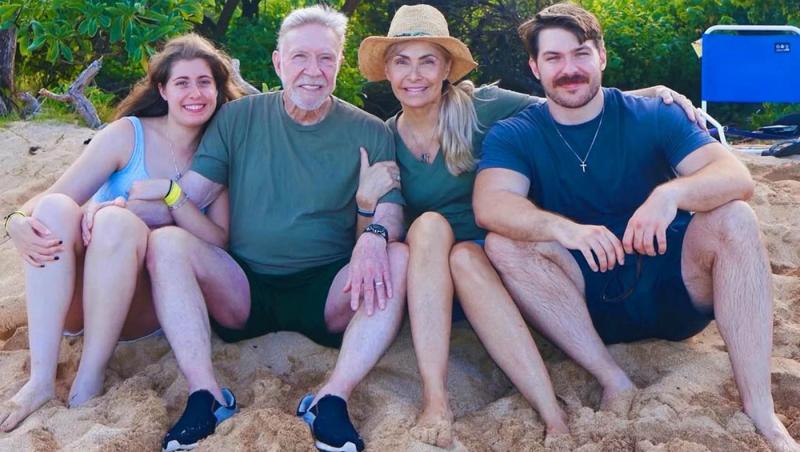 Cum arată gemenii regretatului Chuck Norris. Cei doi copii au acum 24 de ani. Ce omagiu emoționant i-au adus tatălui lor