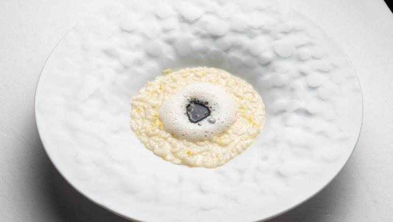 Premieră Chefi la cuțite: doi câștigători ai show-ului culinar au gătit cu Chef Richard Abou Zaki la un eveniment la Retroscena