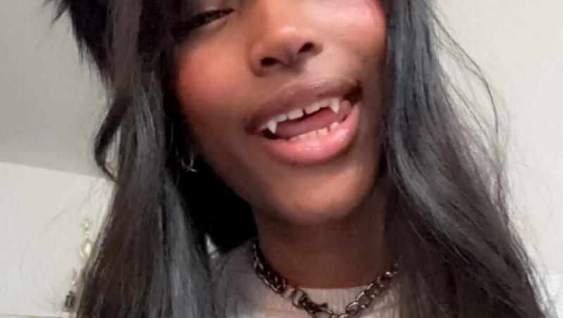 Milk Luv, femeia în vârstă de 20 de ani care se crede câine. Cum arată după transformare și ce a dezvăluit despre viața ei