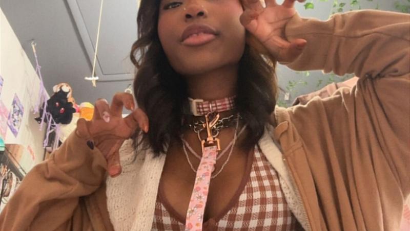 Milk Luv, femeia în vârstă de 20 de ani care se crede câine. Cum arată după transformare și ce a dezvăluit despre viața ei