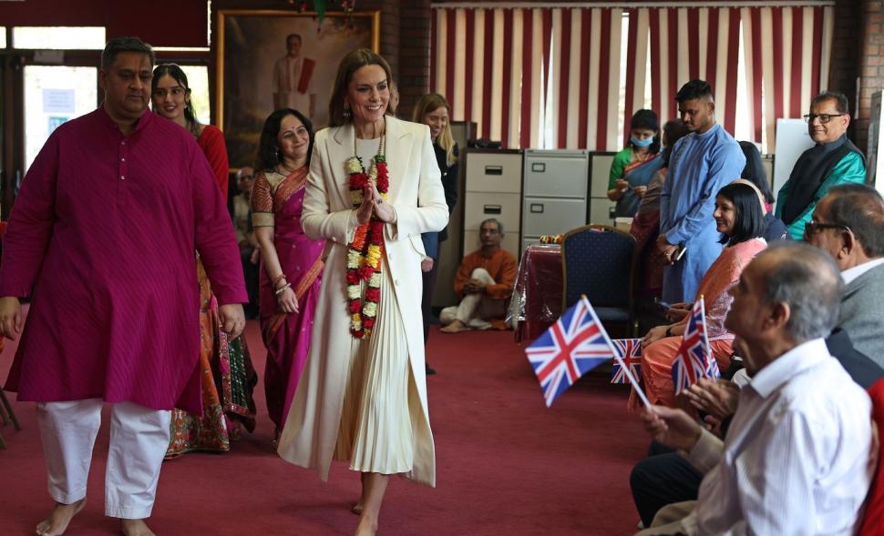 Picioarele lui Kate Middleton au atras toate privirile. Ce au observat fanii după ce s-a descălțat &icirc;n public