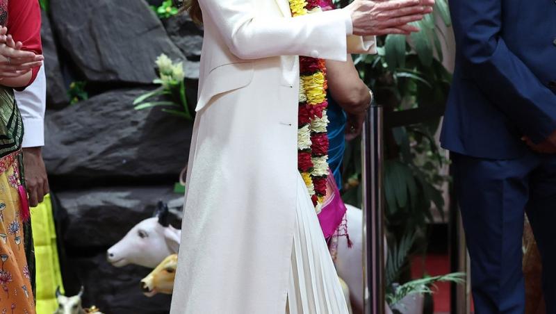 Prințesa a dansat inclusiv cu enoriașii într-un templu hindus.