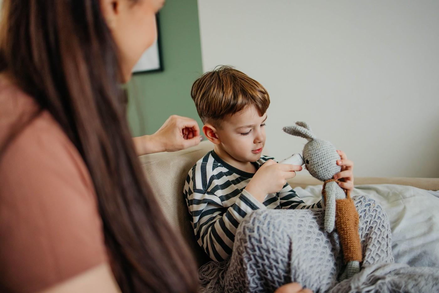 Avertisment pentru părinți! Un nou fenomen poate afecta relația cu copiii. Psihologii explică pericolele