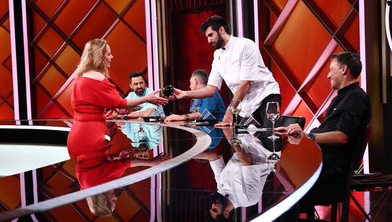 Chefi la cuțite, 1 aprilie 2026. Elena Lasconi a dat verdictul! Cine a câștigat ultima bombă cu amulete: „Absolut nebun!”