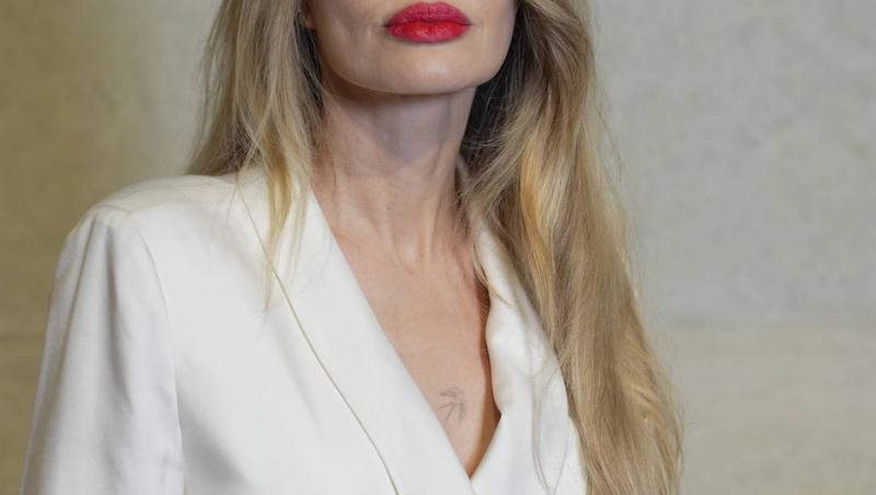 Angelina Jolie nu mai arată deloc așa. Cum a fost surprinsă fosta soție a lui Brad Pitt la un eveniment din China