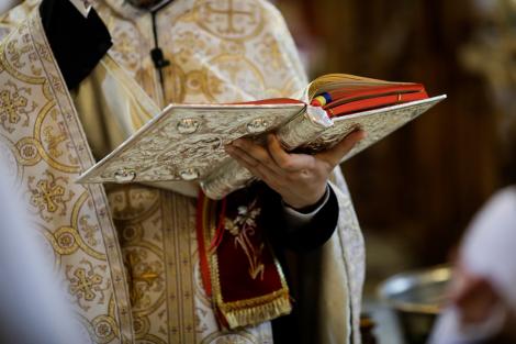 Calendar ortodox aprilie 2026. C&acirc;te sărbători cu cruce roșie sunt luna aceasta și ce semnificație are fiecare