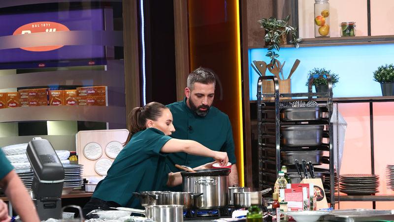 Chefi la cuțite, 13 aprilie 2026. Chef Richard Abou Zaki a folosit prima amuletă din sezonul 17. Ce provocare au primit echipele