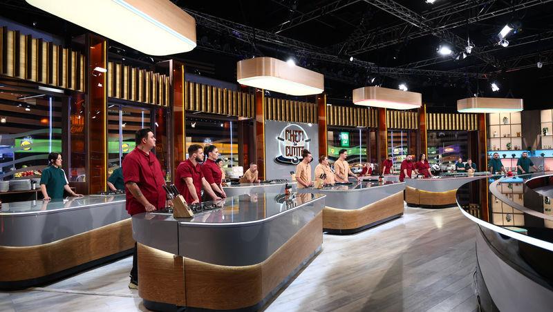 Chefi la cuțite, 13 aprilie 2026. Surpriză pentru chefi la prima degustare. Ce au putut să găsească sub cloșuri: „Nu pot să văd!”