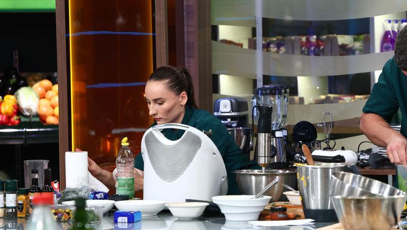 Chefi la cuțite, 13 aprilie 2026. Surpriză pentru chefi la prima degustare. Ce au putut să găsească sub cloșuri: „Nu pot să văd!”