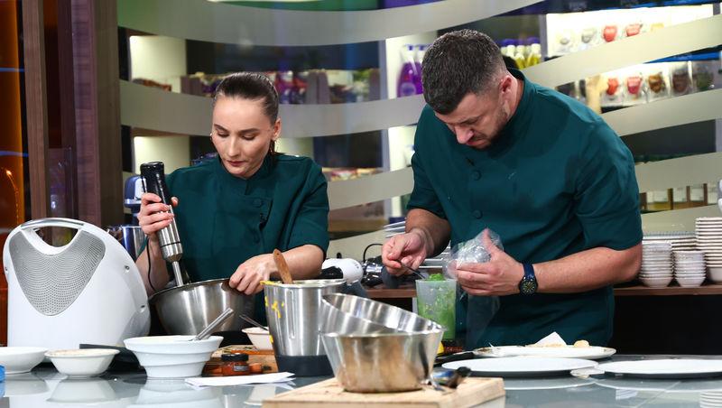 Chefi la cuțite, 13 aprilie 2026. Surpriză pentru chefi la prima degustare. Ce au putut să găsească sub cloșuri: „Nu pot să văd!”