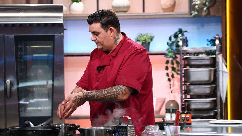 Chefi la cuțite, 13 aprilie 2026. Surpriză pentru chefi la prima degustare. Ce au putut să găsească sub cloșuri: „Nu pot să văd!”