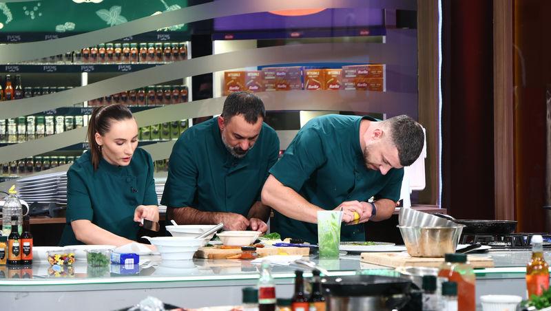 Chefi la cuțite, 13 aprilie 2026. Surpriză pentru chefi la prima degustare. Ce au putut să găsească sub cloșuri: „Nu pot să văd!”