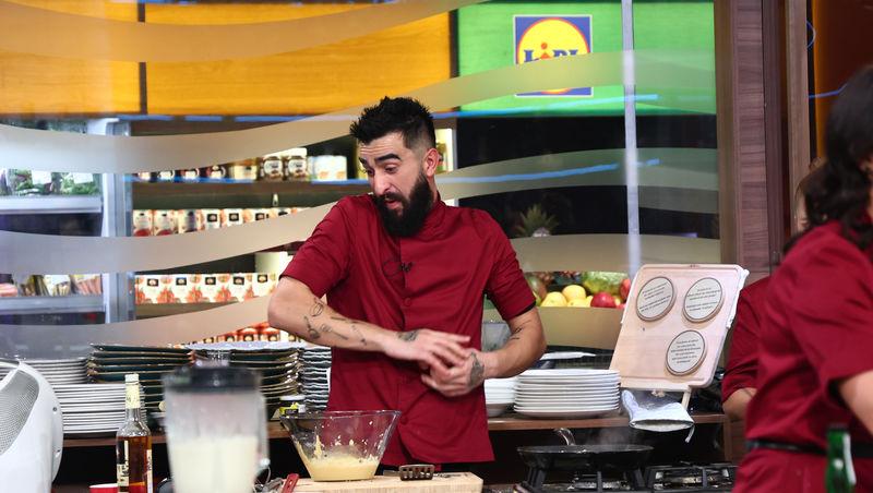 Chefi la cuțite, 13 aprilie 2026. Surpriză pentru chefi la prima degustare. Ce au putut să găsească sub cloșuri: „Nu pot să văd!”