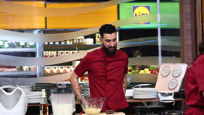 Chefi la cuțite, 13 aprilie 2026. Surpriză pentru chefi la prima degustare. Ce au putut să găsească sub cloșuri: „Nu pot să văd!”