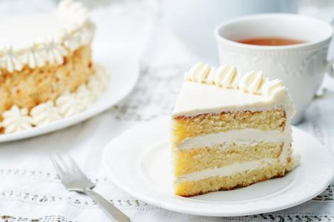 Vanilla Cake. Rețeta clasică de tort cu cremă de vanilie