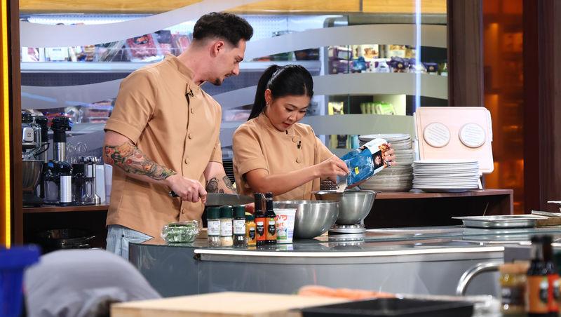 Chefi la cuțite, 14 aprilie 2026. Chef Richard Abou Zaki „a lovit” cu o nouă amuletă în echipele adverse. Ce a urmat în bucătărie